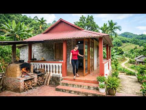 Chica construye un baño moderno junto a la cocina: pilares, techo y revestimiento cerámico