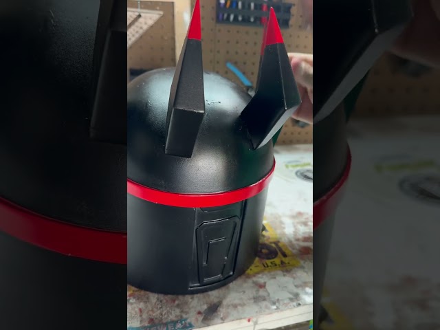Vídeo relacionado con Star Wars: The Mandalorian Mythrol Portrait R12 Camiseta Cuello V