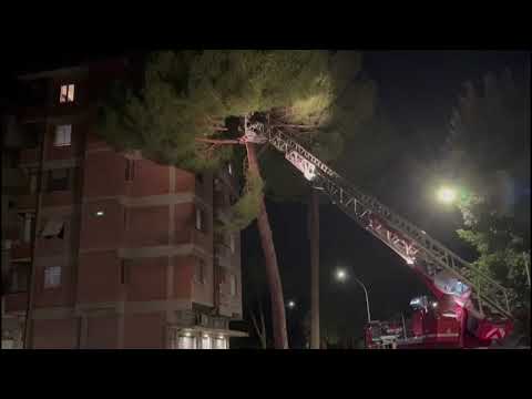 Intervento vigili del fuoco in via Montello a Grosseto