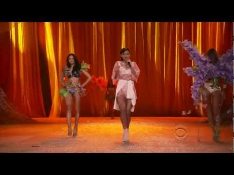 Rihanna - Phresh Out the Runway (Victoria's Secret Fashion Show 2012) HD