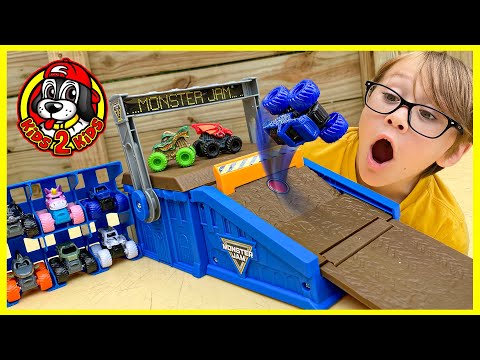 NEW 2022 Monster Jam Toys UNBOXING 📦 MINI FREESTYLE FLIP ARENA (Caleb's BIRTHDAY SPECIAL!)