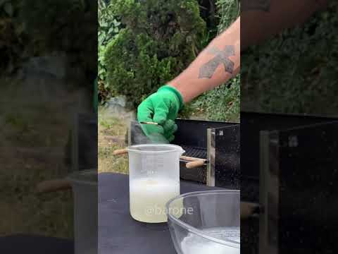 Esse ácido corrói tudo! 😨