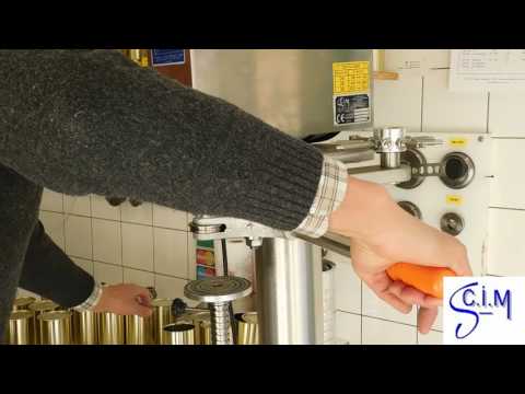 Sertisseuse de boîtes rondes sur châssis inox - BL6_1