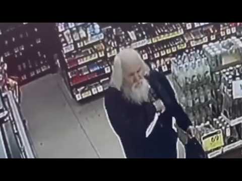 Дед-пересидок с декоративным кинжалом ограбил алкомаркет