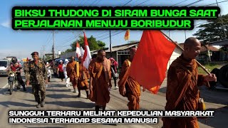 Download lagu BIKSU THUDONG DI SIRAM BUNGA OLEH WARGA SAAT BERJA... mp3