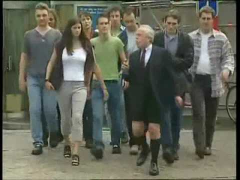 Jean Ziegler auf Stadtführung mit Jungsozialisten