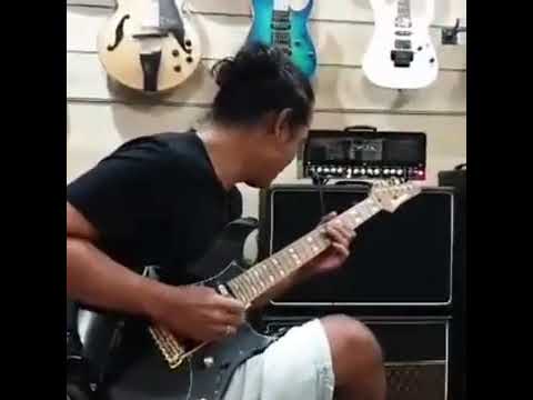 Pay SLANK unjuk skil gitar ,