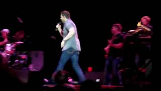 Chris Young- Who&#39;s Gonna Take Me Home