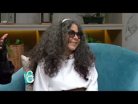 The Barefoot Eagle with his work "Mela Class" - The Three Graces