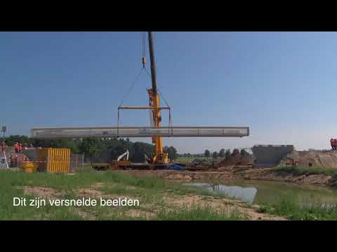 Plaatsing fietsbrug Wanssum