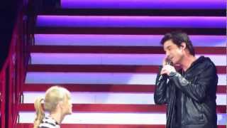 Taylor Swift and Pat Monahan sing &quot;Drive By&quot;