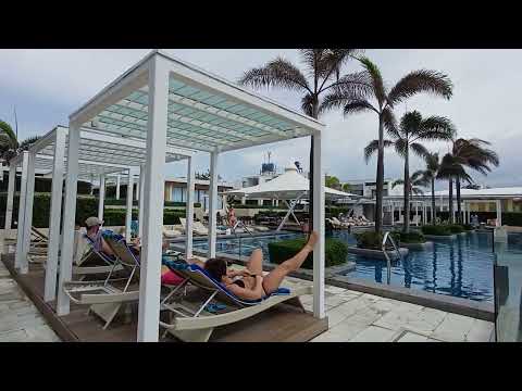 Swim-Up Bar, Overlooking the Beautiful Beach!