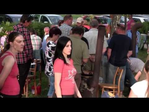 BOROVCE - stavanie mája a guláš párty -  2013....