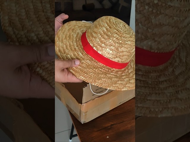 Vídeo relacionado con FAADBUK Llavero Luffy de bronce con sombrero de paja de anime para regalo para fanáticos de cosplay (cadena de sombrero Luffy)