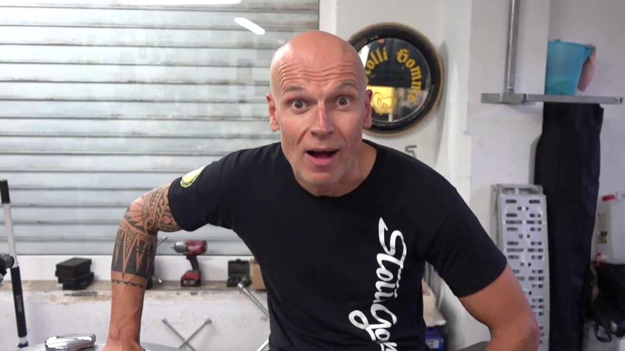 1000 3CL. Test Ride Laverda 1000. Italian. Who needs leathers?