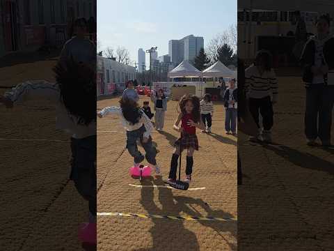 각양각색 스카이콩콩 망치콩콩이편(화풀이)#크림서현 #크림서현의랜덤댄스 #준스이 #킹받아 #핫이슈떡볶이 #라이키스튜디오 #제이키즈 #소상공인연합회 #부천시 #댄스 #랜덤댄스 #랜플