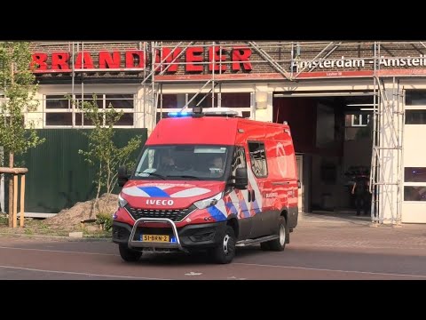 Persoon te water in Amsterdam Oost! Duikwagen Nico 13-9211, OVD 13-9091, en Ambulance met spoed