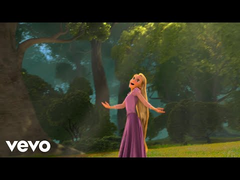 Danna Paola - Mi vida empieza así (De "Enredados"/Video Oficial)