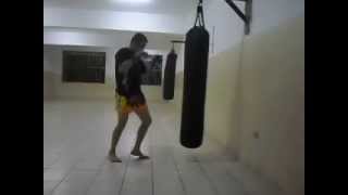 preview picture of video 'Sparta Thai Boxing - Sequencia em saco de pancadas'