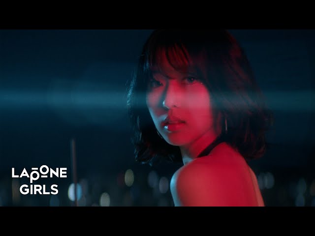 ガルアワのランウェイにNEW HERO現る! IS:SUE、新曲「THE FLASH GIRL」を堂々初披露&モデル登場 興奮覚めやらぬ中、音源先行配信&MVティザー公開 3 YouTubeサムネイル