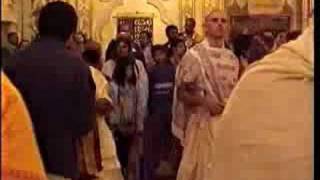 HH Radhanath Maharaj Kirthan 2003 initiation part 1