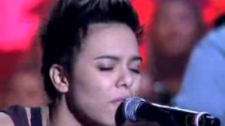 Maria Gadú canta &#39;Lanterna dos Afogados&#39; no Som Brasil Paralamas do Sucesso