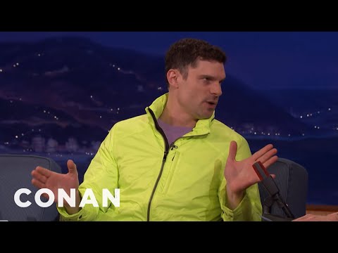 フルラ・ボーグ、ドイツのクリスマスピクルスについて - CONAN on TBS (Flula Borg On German Christmas Pickles - CONAN on TBS)