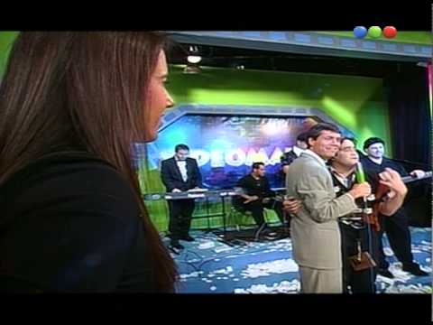 Waldo le canta "Reloj" a Angie - Videomatch 99