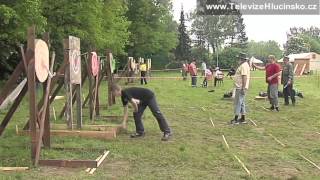 Kravaře: soutěž v házení nožem a sekerou (18.5.2013) │ www.TelevizeHlucinsko.cz Kravaře: soutěž v házení nožem a sekerou (18.5.2013) │ www.TelevizeHlucinsko.cz