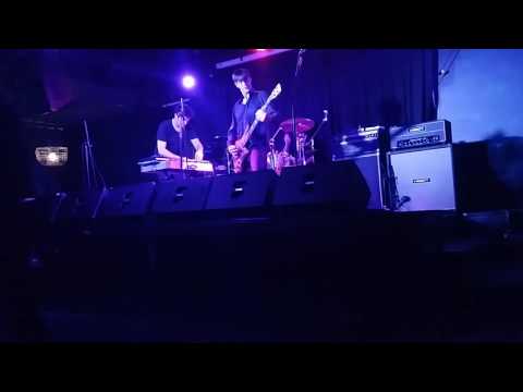 Oolluu live at ding dong longue