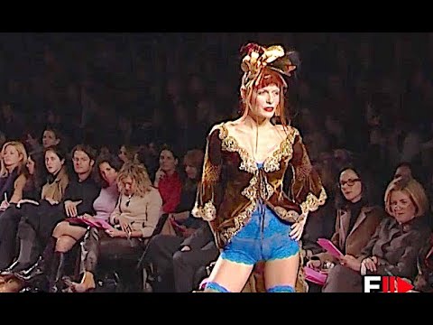 BETSEY JOHNSON Spring Summer 2001 New York - Fashion Channel