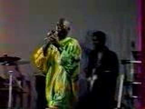 Buju Banton live in Jamaica 1992 (2/2)