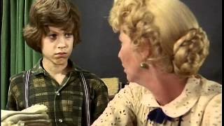 Willy rassure Mlle Beadle (VO)