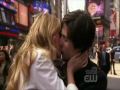 Serena and Aaron's kissing in Times Square 