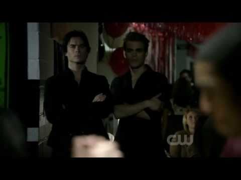 Stefan and Mason Arm-Wrestle [The Vampire Diaries 2x02]
