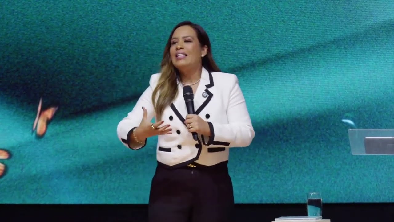 Flávia Arrais | PAZ WOMAN CONFERENCE 2024
