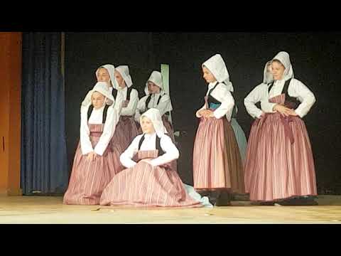 Danse bretonne : Cercle du croisty (groupe ado ) Quiberon 2019