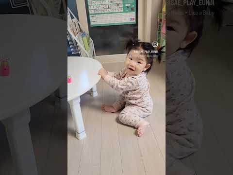 기지 못하는 아기가 혼자서 앉는 방법! 기다가 앉아야하는데 기지를 않으니어떻게 혼자 앉으려나 싶었는데이런 방법이😃역시 속도와 방법은 아이마다 다 다르다 #아기발달 #11개월아기