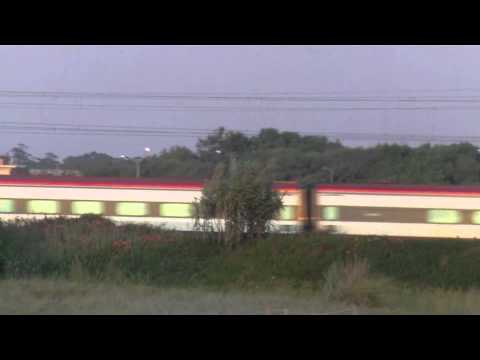 Espinho HD-CP Alfa Pendular along the beach passes into tunnel