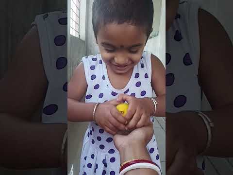 Snigdha ko chocolate ke jagha ye kya mila..#shorts #youtubeshorts #shortsfeed