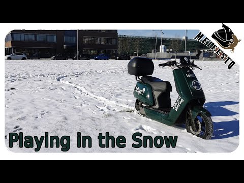 Felyx in the Snow | Electric Scooter | Rental Fun