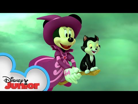 How to Witch 🧹🧙♀️ | Mickey's Tale of Two Witches | @disneyjunior
