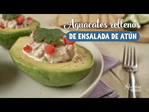 Aguacates rellenos de ensalada de atún