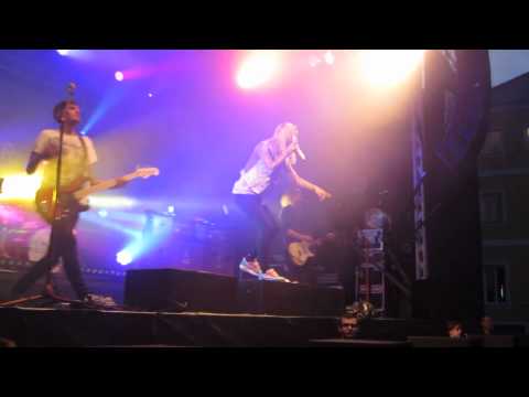 Jennifer Rostock @Summerbreak, Linz - Du Willst Mir An Die Wäsche