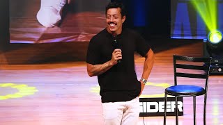 RENATO ALBANI - O EX DELA TAVA NA PLATEIA E ELA APARECE COM O FICANTE A VERGONHA FOI AO VIVO