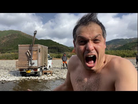 サウナ付き和風トラック＆冬川プランジ (Japanese Truck w/ Sauna & Winter River Plunge)