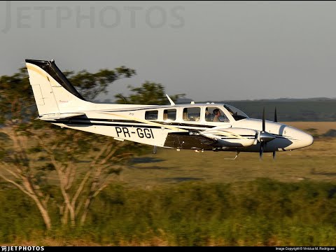 Beechcraft Baron G58 VERY LOW PASS BRAZIL