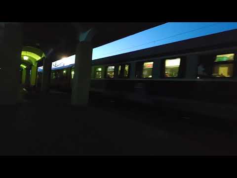 Tren INTEREGIO NIGHT 1654  VATRA DORNEI BAI - BUCURESTI NORD sosește în Gara Ploiesti Sud