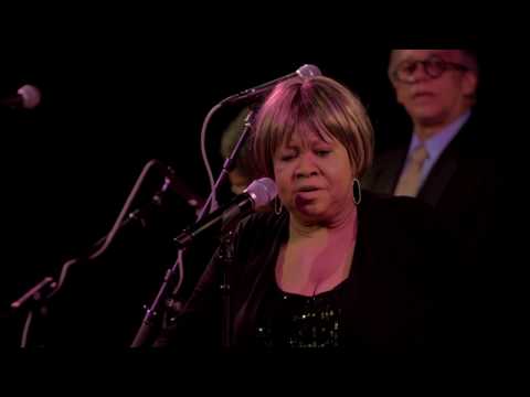 Mavis Staples - "We Shall Not Be Moved" (Live in Chicago)