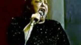 Linda Batista canta "Vingança" de Lupicínio Rodrigues (1983)